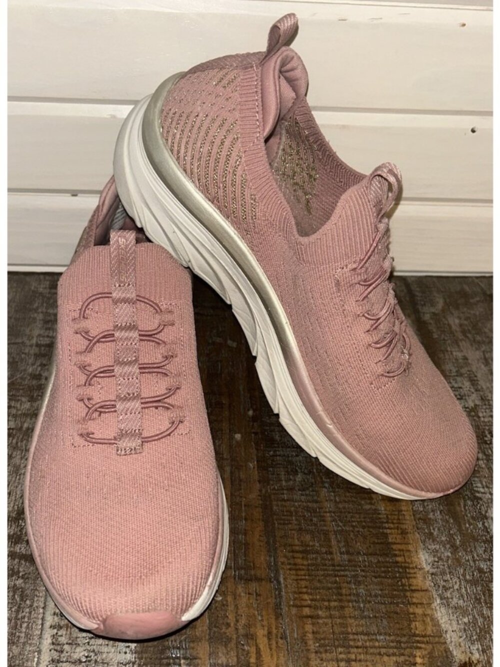 Skechers Sz 9.5 Relaxed Fit D'Lux Walker Rose Gold Sneakers Shoes Metallic